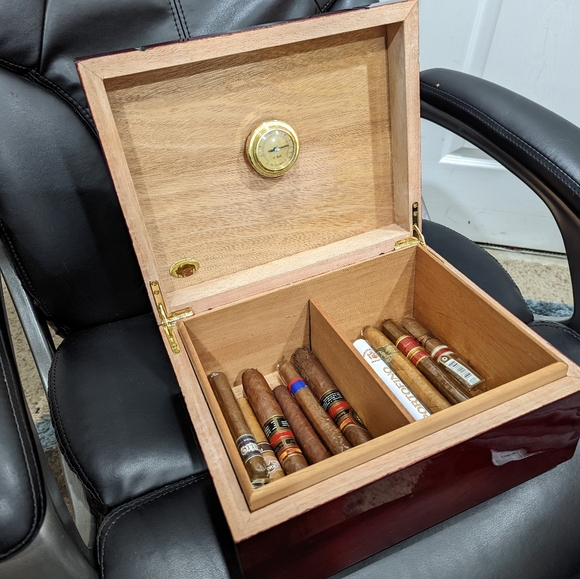 Cigar humidor - Picture 2 of 3